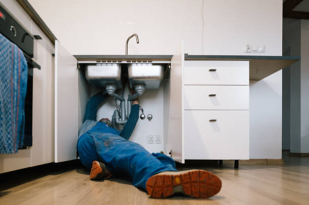 Professional Emergency Plumber technician working in Hillsboro, IN